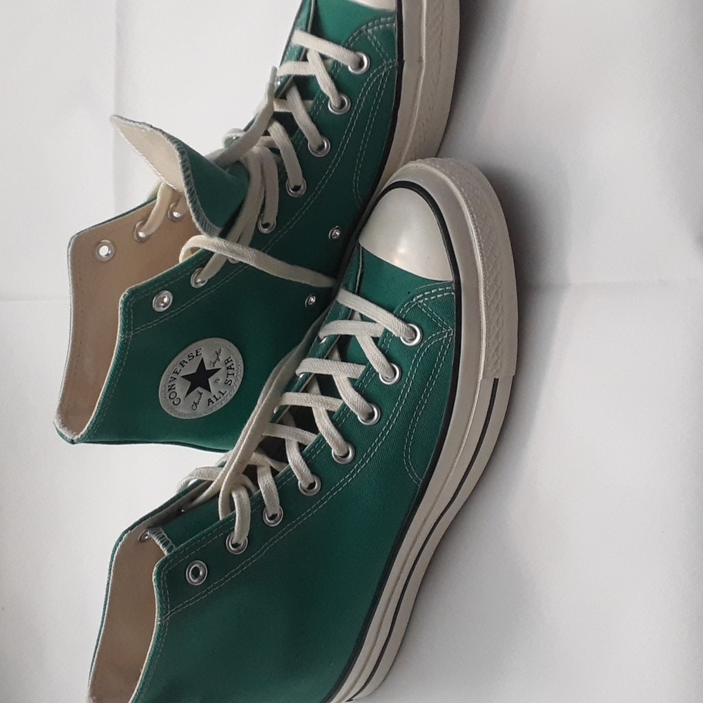 Chuck taylor all star converse.